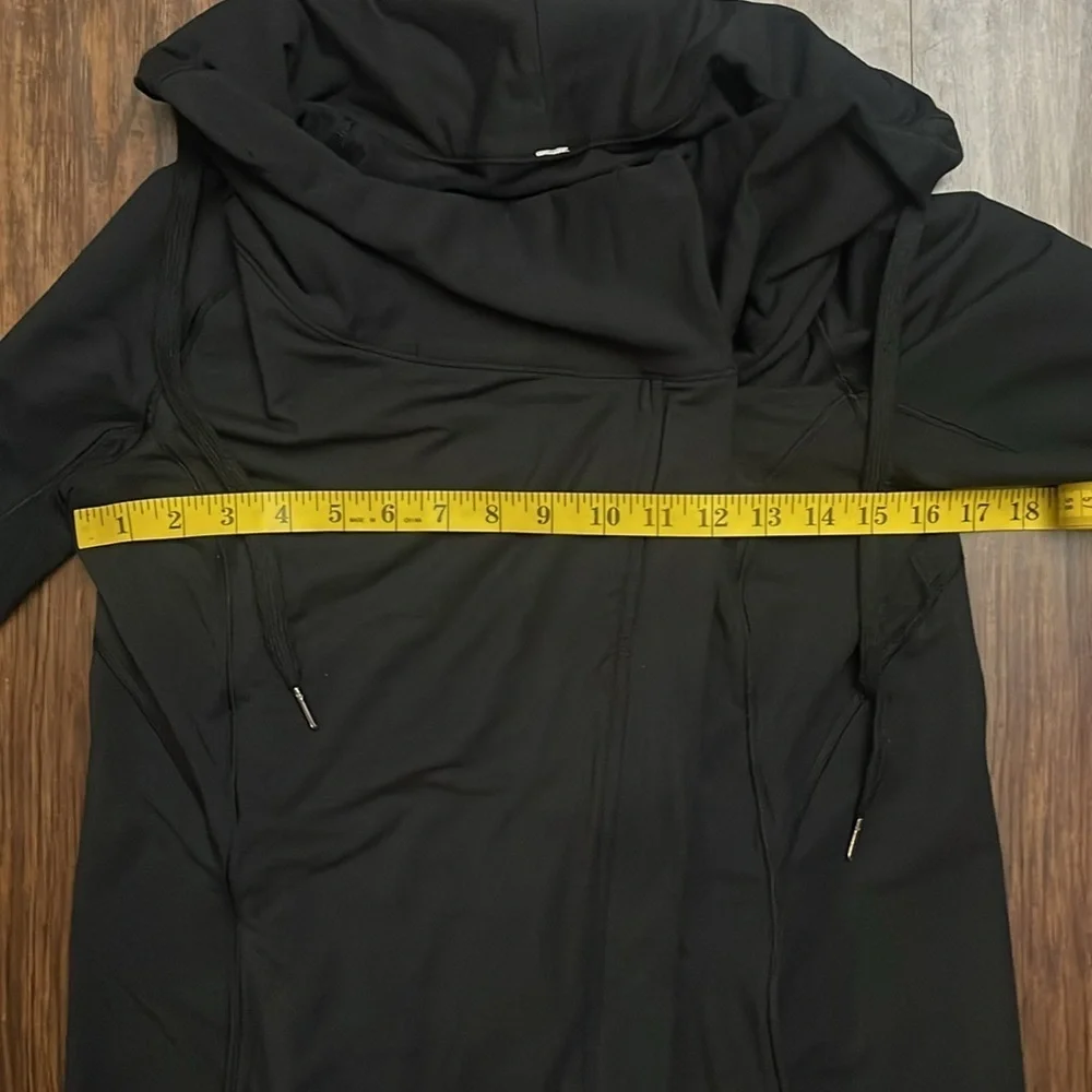 EUC Lululemon Coast Easy Wrap Zip Front Jacket Black 4